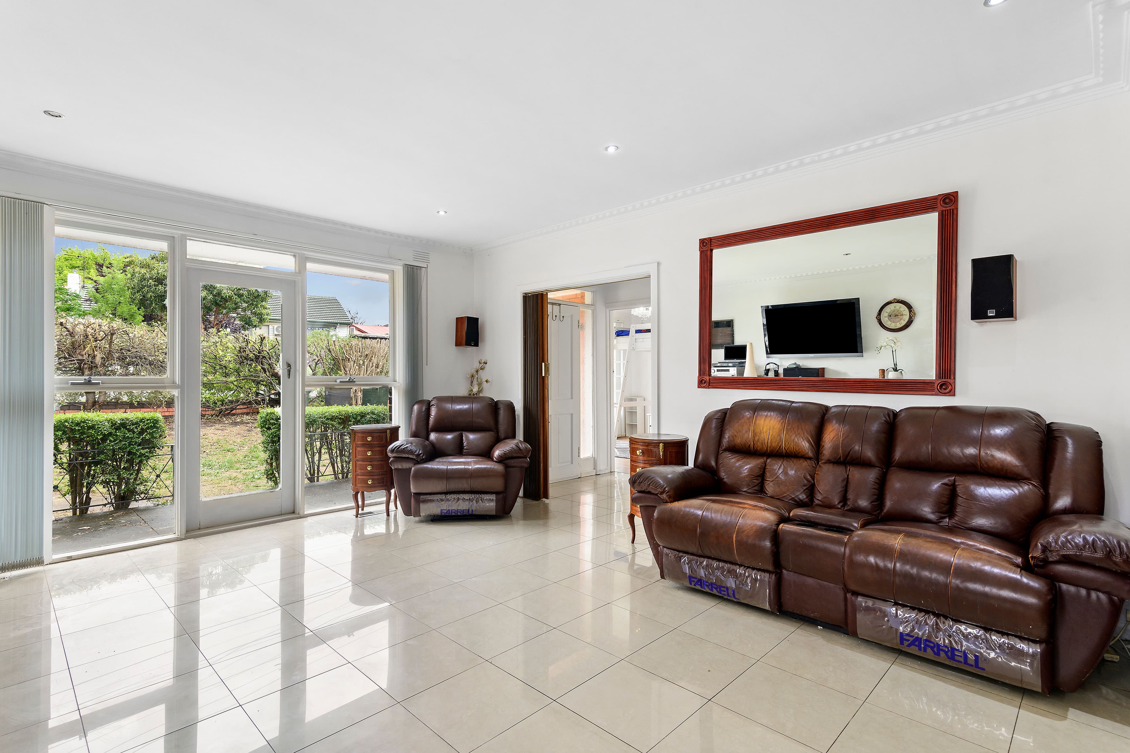 21 Fairland Avenue, Oakleigh East VIC 3166, Oakleigh East - Thumbnail 2