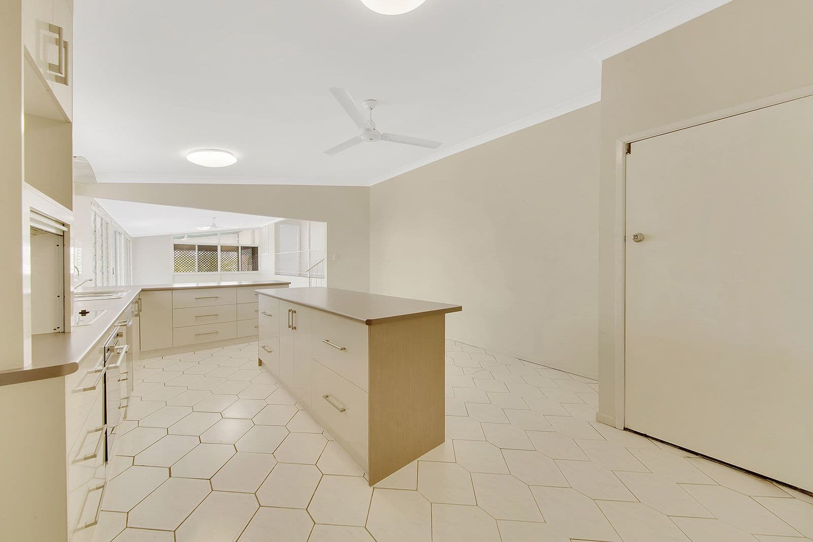 7 Allunga Drive, Glen Eden QLD 4680, Glen Eden - Thumbnail 5