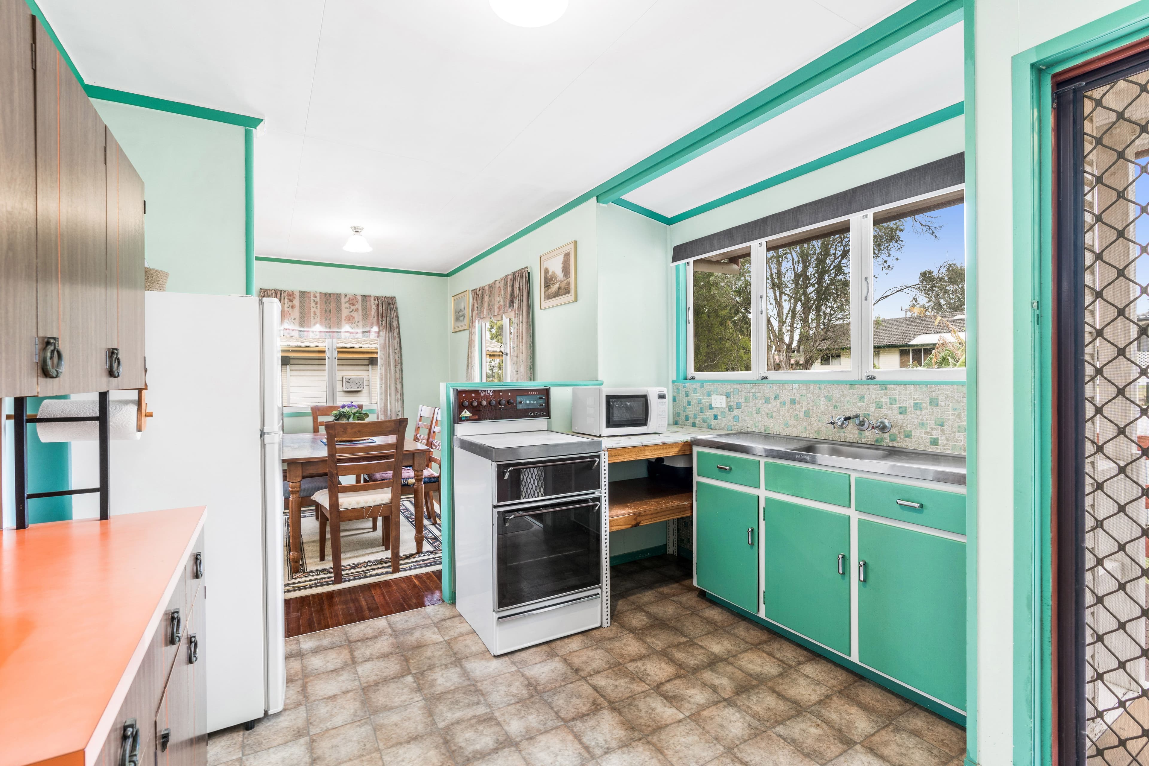 39 Samantha Street, Wynnum West QLD 4178, Wynnum West - Thumbnail 2