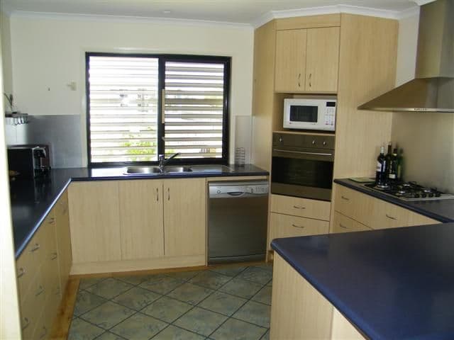 14 Lois Court, GLADSTONE QLD 4680, Gladstone - Thumbnail 2