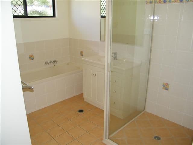 14 Lois Court, GLADSTONE QLD 4680, Gladstone - Thumbnail 3