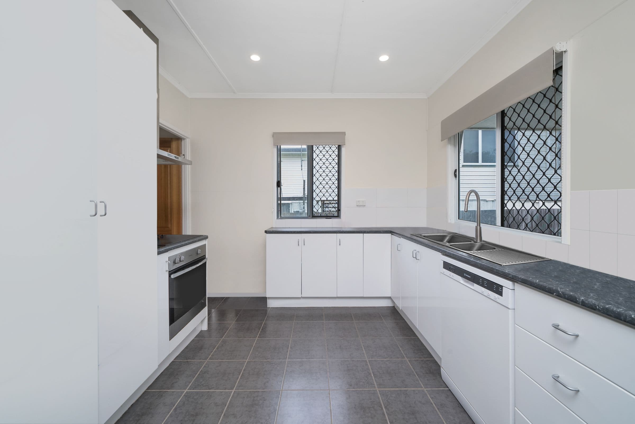 23 Crawford Street, Redcliffe QLD 4020, Redcliffe - Thumbnail 3