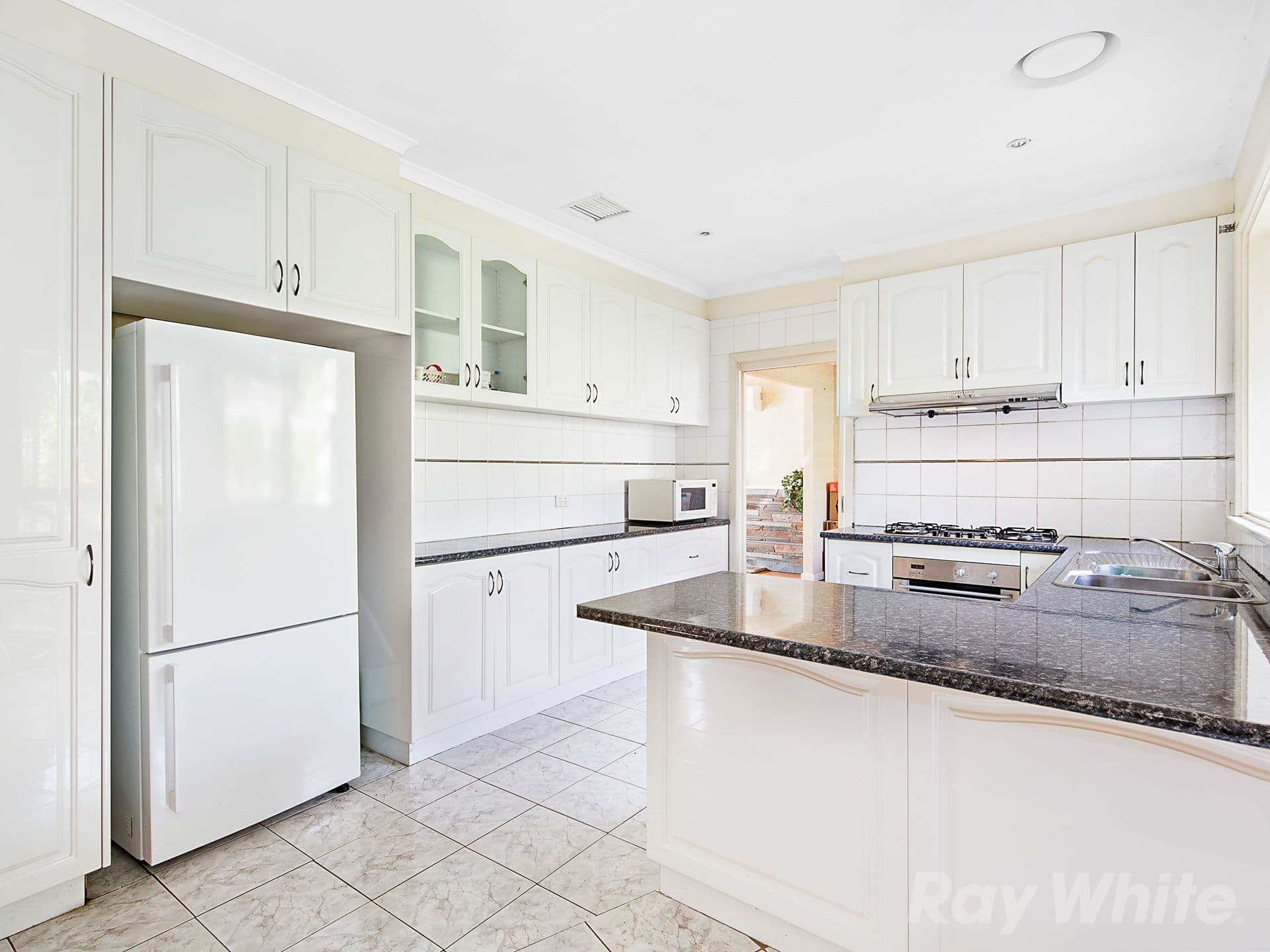 22 Stableford Avenue, Glen Waverley VIC 3150, Glen Waverley - Thumbnail 3