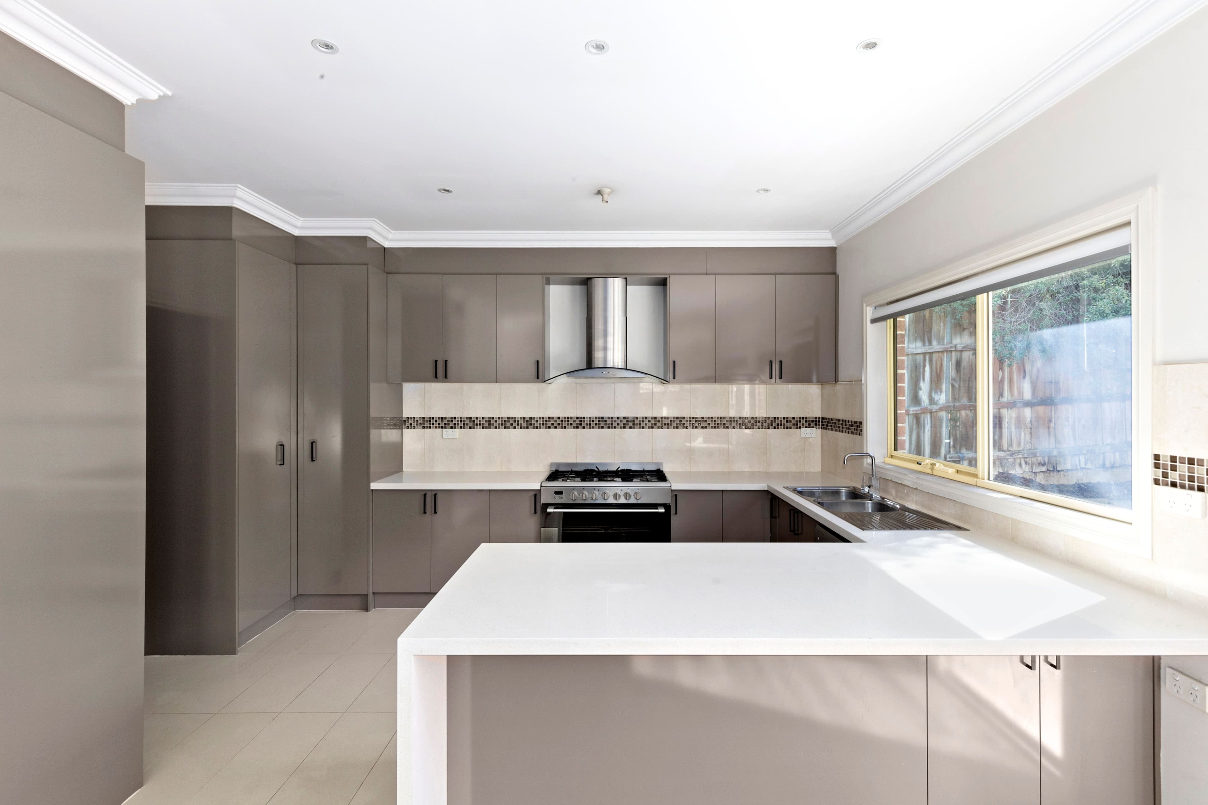 75 Greensborough Road, Macleod VIC 3085, Macleod - Thumbnail 2