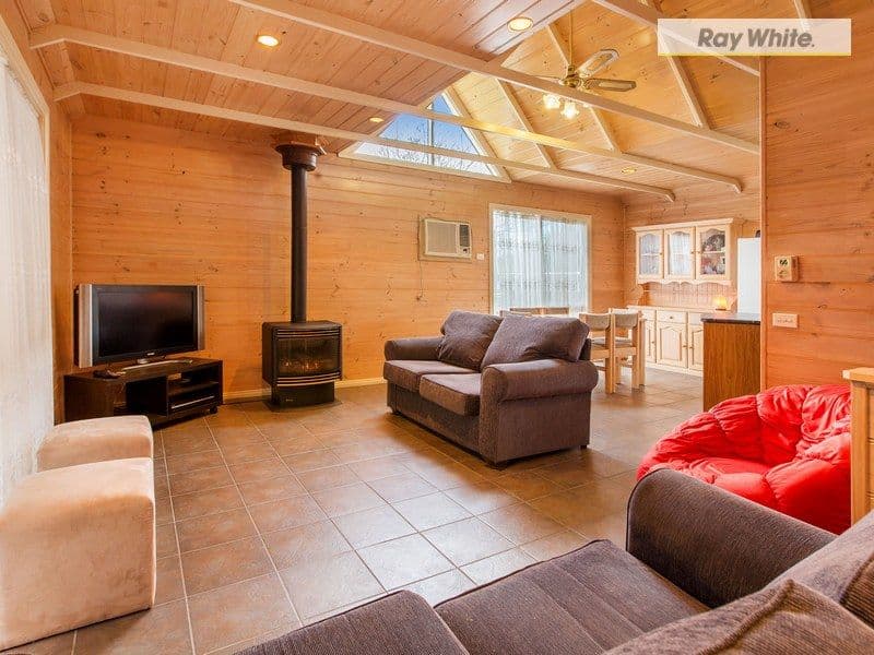 4 Burunda Road, Rosebud VIC 3939, Rosebud - Thumbnail 2