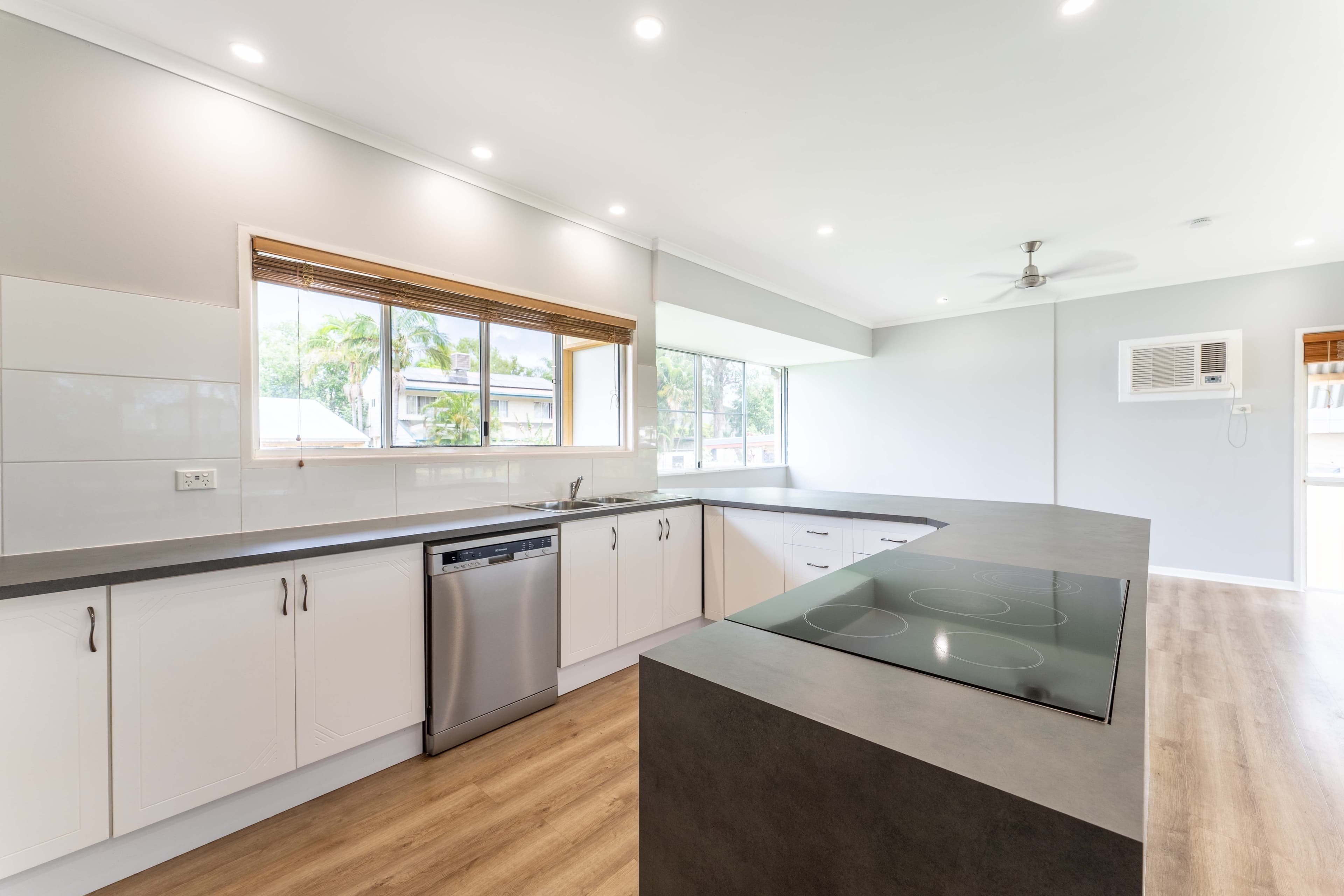 48 Park Avenue, Emerald QLD 4720, Emerald - Thumbnail 6