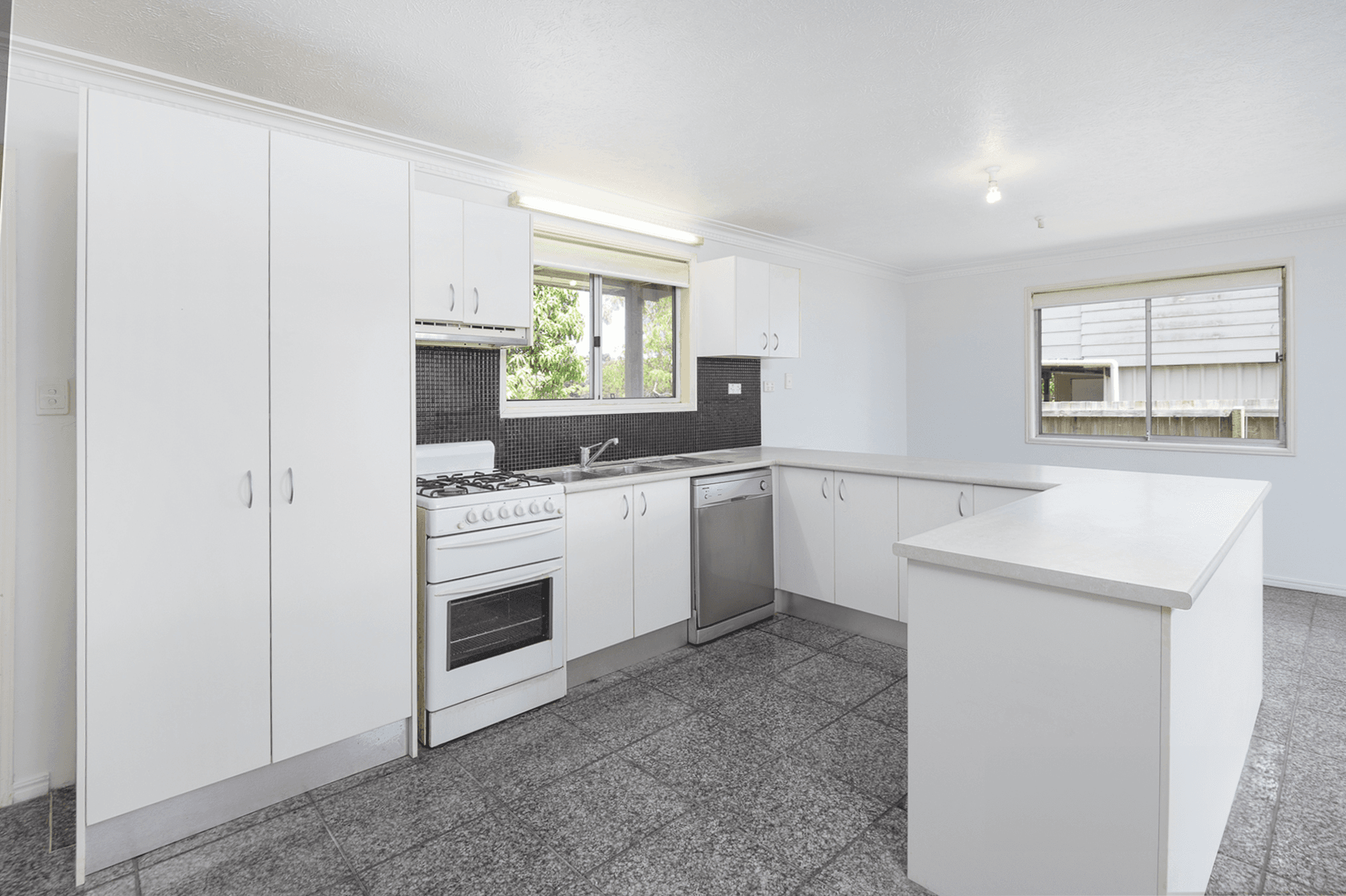18 Hinchinbrook Avenue, Bethania QLD 4205, Bethania - Thumbnail 3