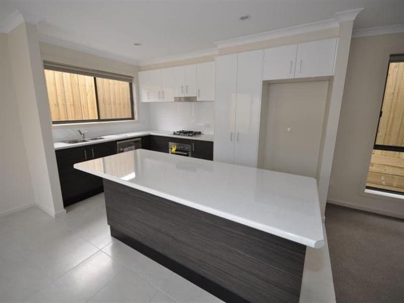 11 Glastonbury Close, BANNOCKBURN VIC 3331, Bannockburn - Thumbnail 2