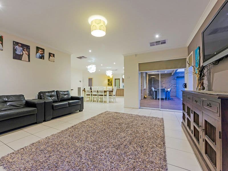 9 Swordgrass Avenue, Tarneit VIC 3029, Tarneit - Thumbnail 2