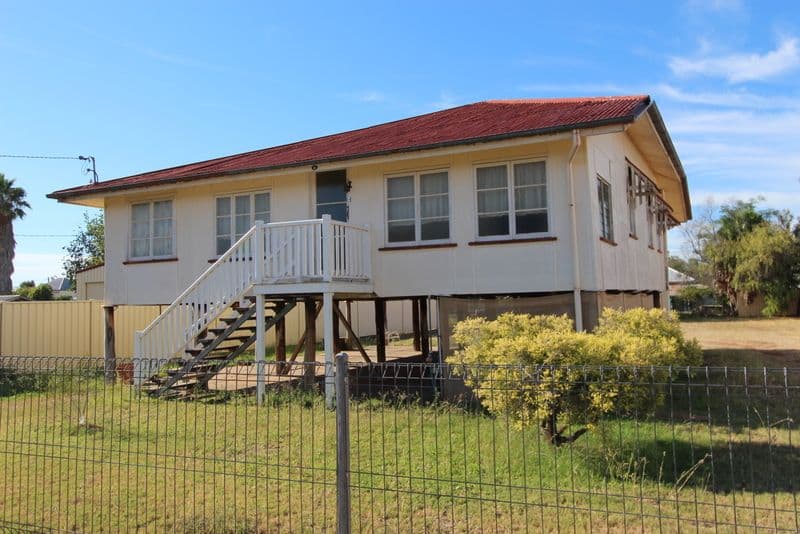 40 Galatea Street, CHARLEVILLE QLD 4470, Charleville - Thumbnail 2
