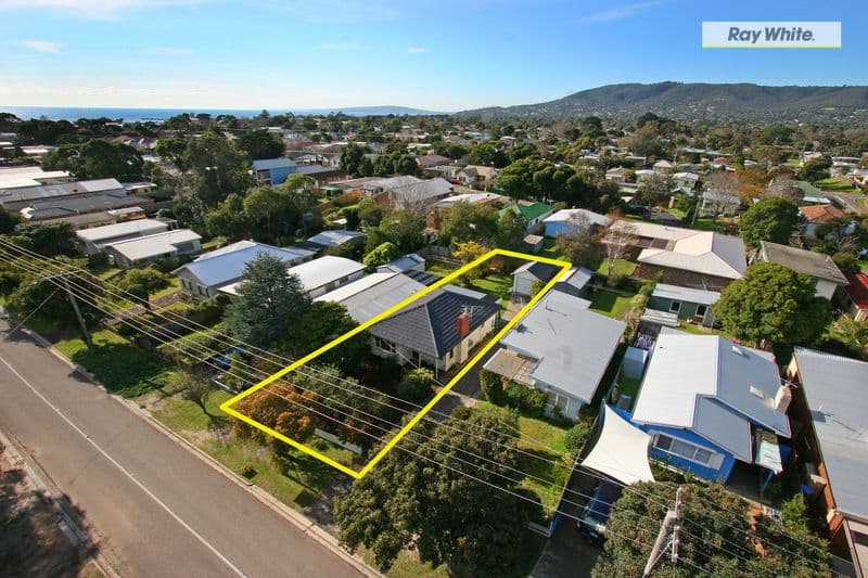 77 Sixth Avenue, ROSEBUD VIC 3939, Rosebud - Thumbnail 2
