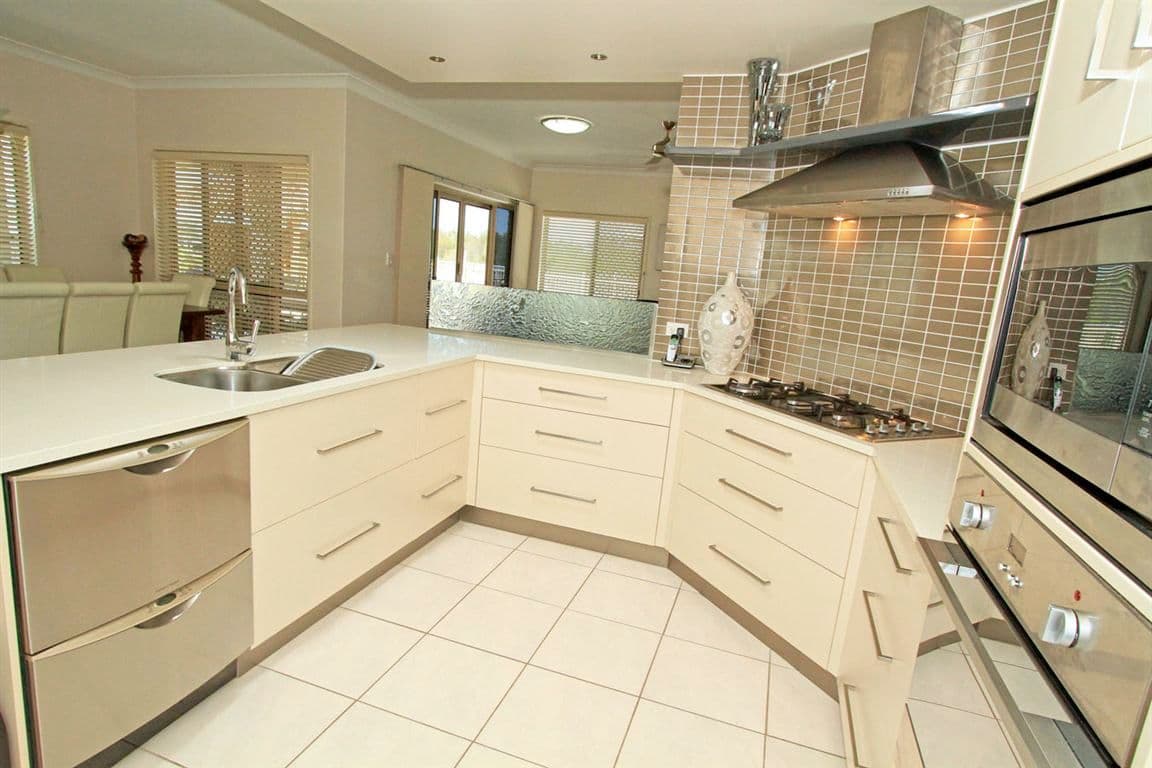 3 Wexford Court, ROCKYVIEW QLD 4701, Rockyview - Thumbnail 3