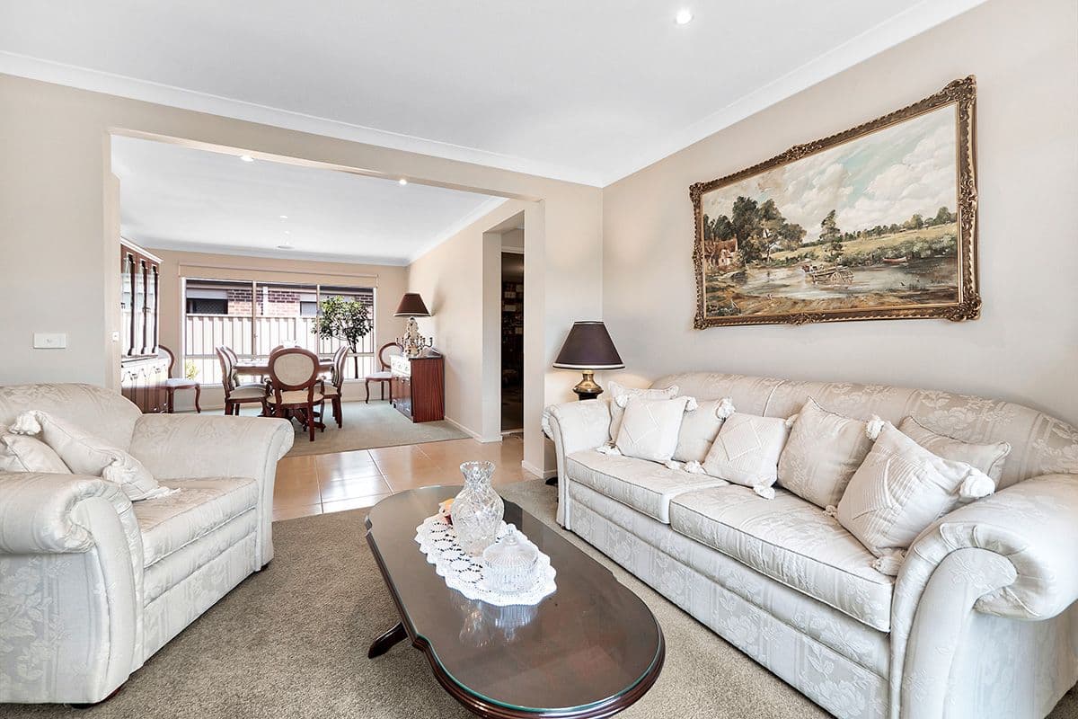 15 Foxhound Grove, Cranbourne East VIC 3977, Cranbourne East - Thumbnail 3