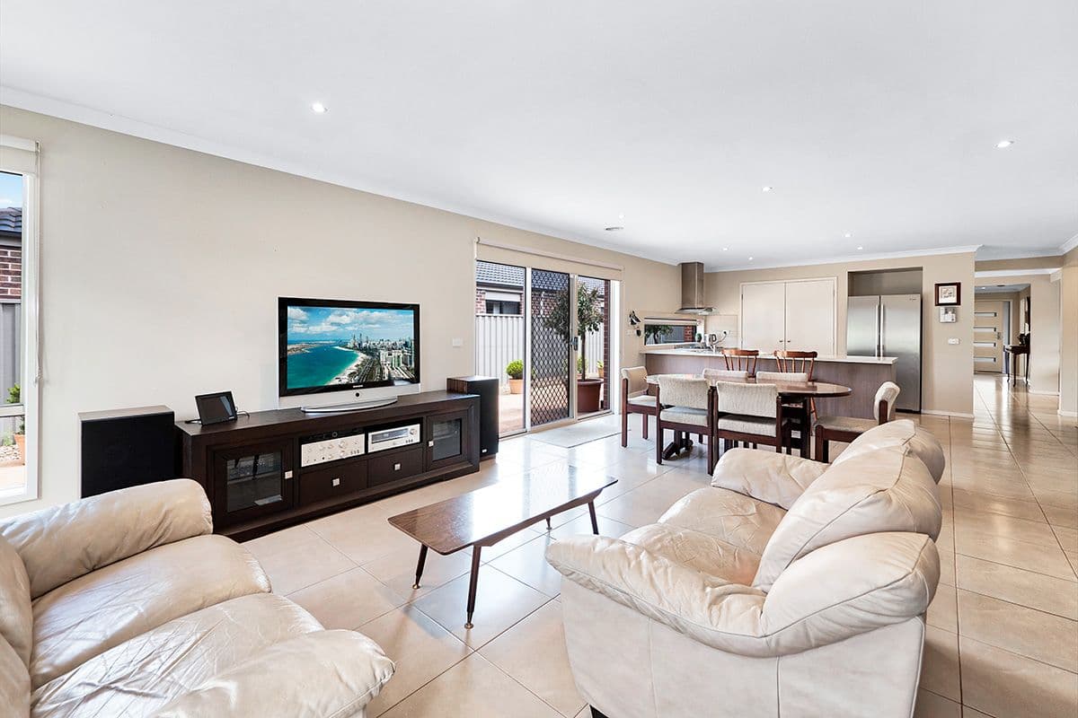 15 Foxhound Grove, Cranbourne East VIC 3977, Cranbourne East - Thumbnail 5