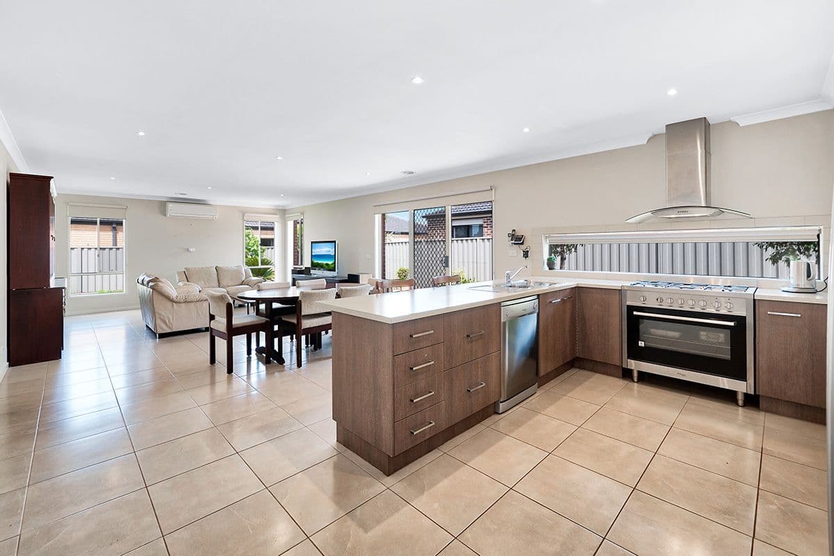 15 Foxhound Grove, Cranbourne East VIC 3977, Cranbourne East - Thumbnail 8