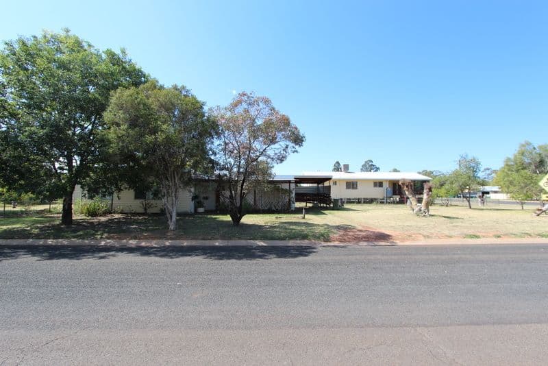 115 Watson Street, Charleville QLD 4470, Charleville - Thumbnail 2