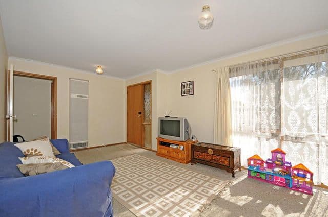 93 Rischbieth Crescent, GILMORE ACT 2905, Gilmore - Thumbnail 6