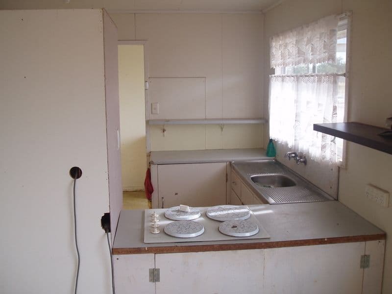 19 Alfred Street, CHARLEVILLE QLD 4470, Charleville - Thumbnail 2
