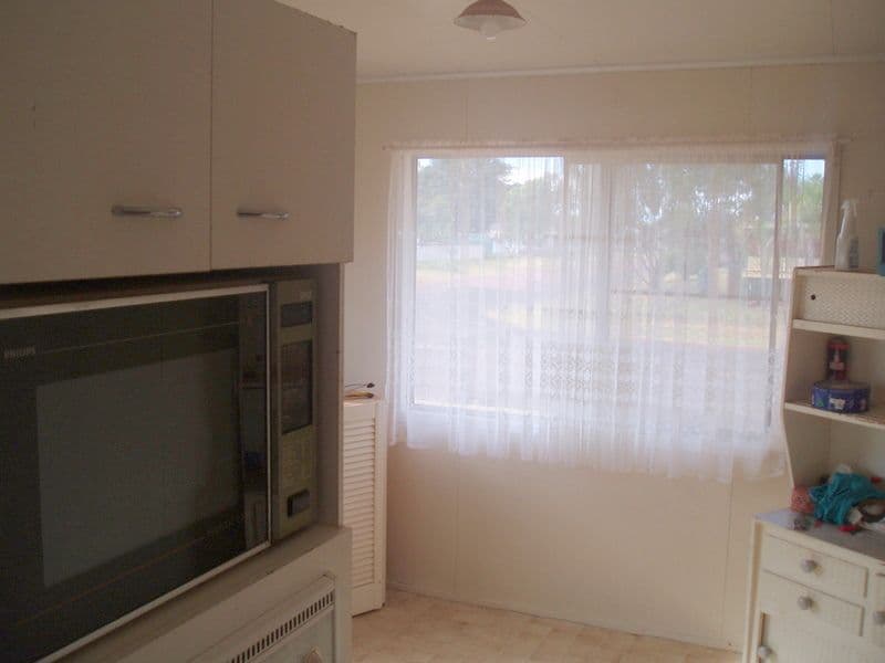 19 Alfred Street, CHARLEVILLE QLD 4470, Charleville - Thumbnail 5