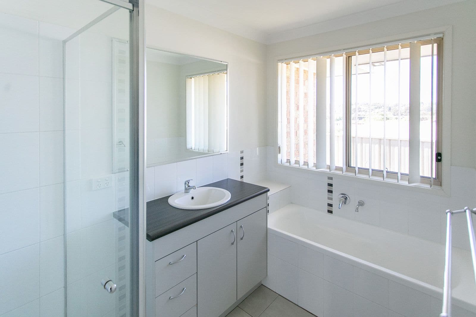 9 Ramsay Close, Orange - Thumbnail 5