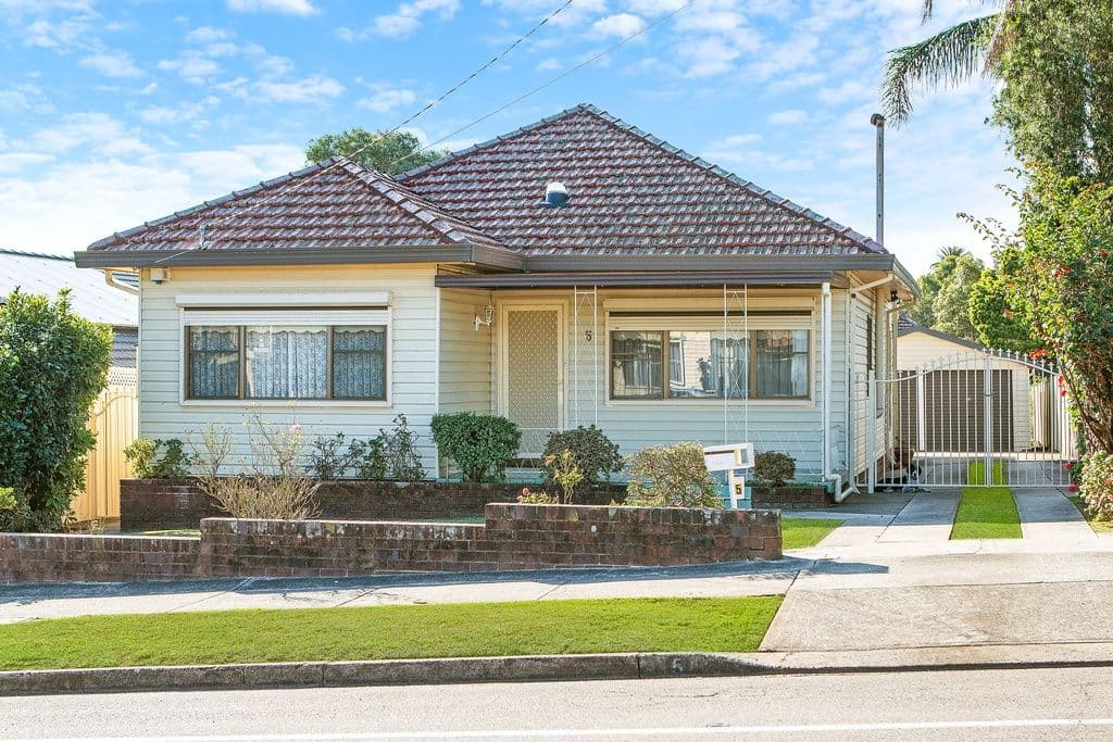 5 Albert Road, Auburn - Image 1