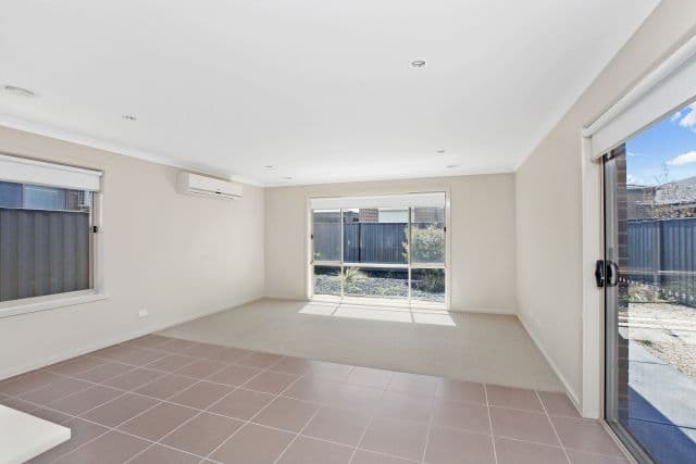 24 Villandry Street, Roxburgh Park VIC 3064, Roxburgh Park - Thumbnail 2