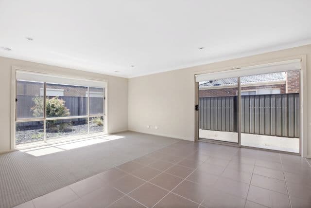 24 Villandry Street, Roxburgh Park VIC 3064, Roxburgh Park - Thumbnail 3