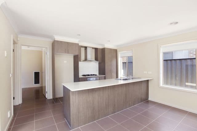 24 Villandry Street, Roxburgh Park VIC 3064, Roxburgh Park - Thumbnail 4
