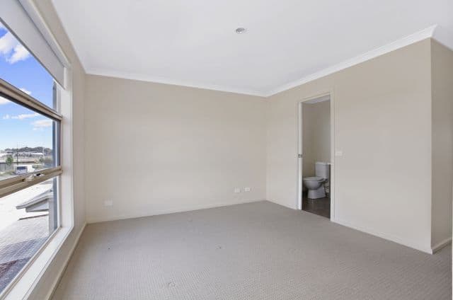 24 Villandry Street, Roxburgh Park VIC 3064, Roxburgh Park - Thumbnail 8