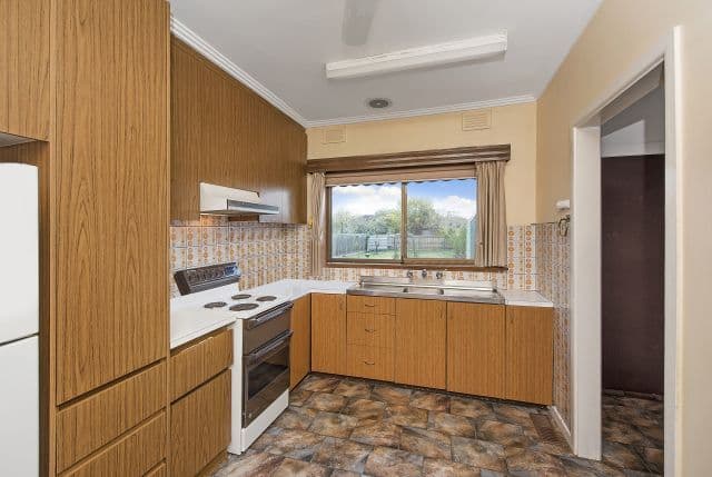 14 Lindenow Street, Reservoir VIC 3073, Reservoir - Thumbnail 5