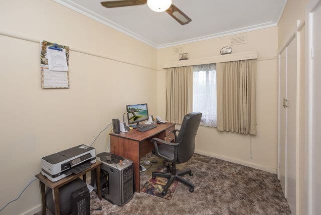 14 Lindenow Street, Reservoir VIC 3073, Reservoir - Thumbnail 7