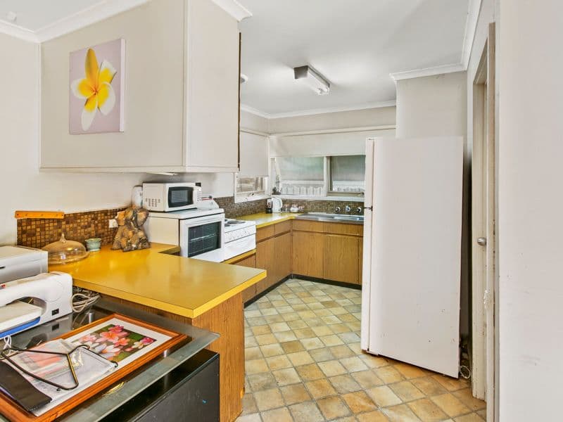 15 Perry Close, Melton VIC 3337, Melton - Thumbnail 2