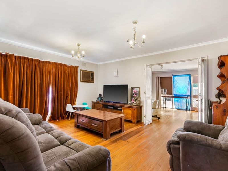 15 Perry Close, Melton VIC 3337, Melton - Thumbnail 3
