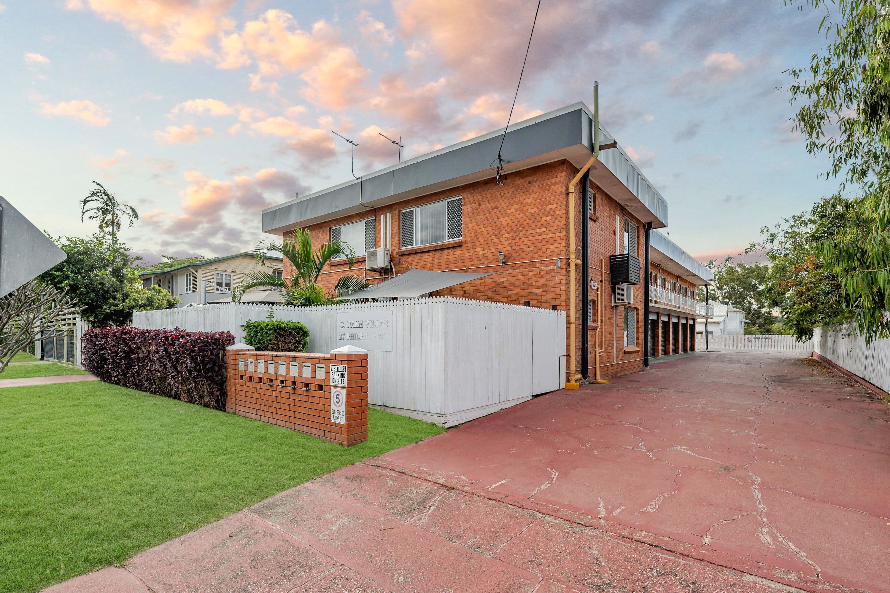 27 Philp Street, Hermit Park QLD 4812, Hermit Park - Thumbnail 2