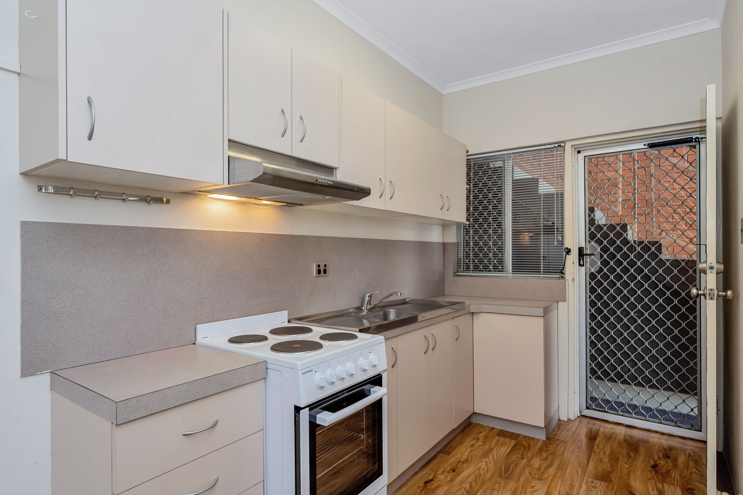 27 Philp Street, Hermit Park QLD 4812, Hermit Park - Thumbnail 4
