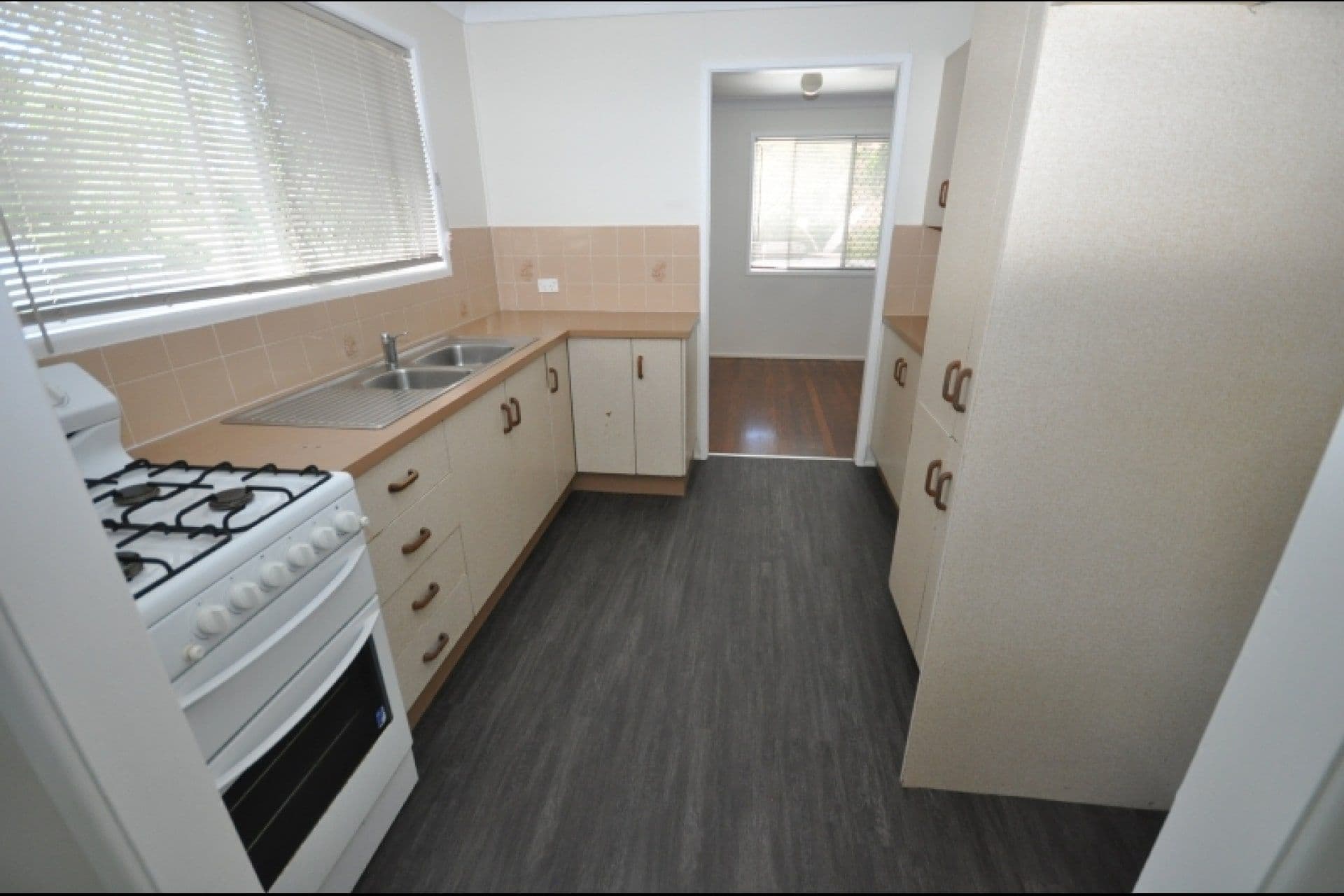 122 North Road, Woodridge QLD 4114, Woodridge - Image 1
