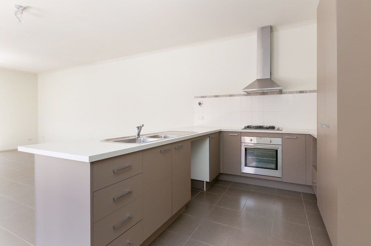 28 Hoxton Crescent, CRAIGIEBURN VIC 3064, Craigieburn - Thumbnail 2