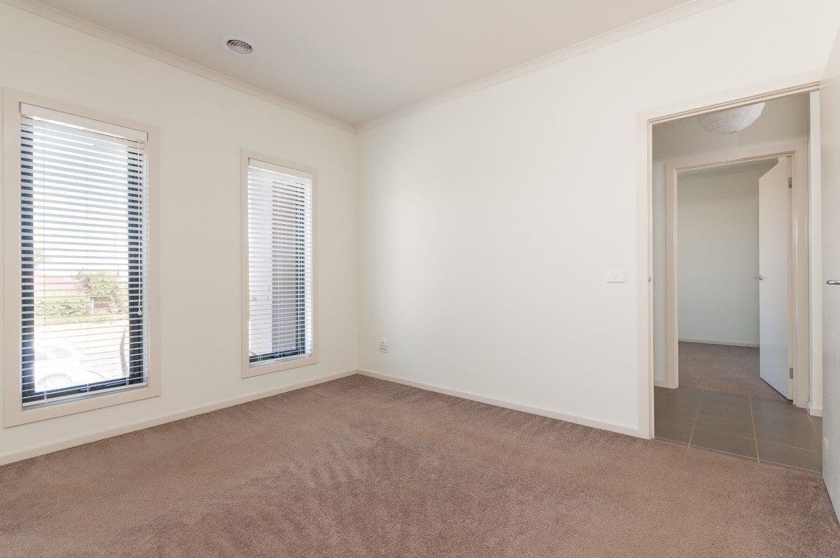 28 Hoxton Crescent, CRAIGIEBURN VIC 3064, Craigieburn - Thumbnail 4