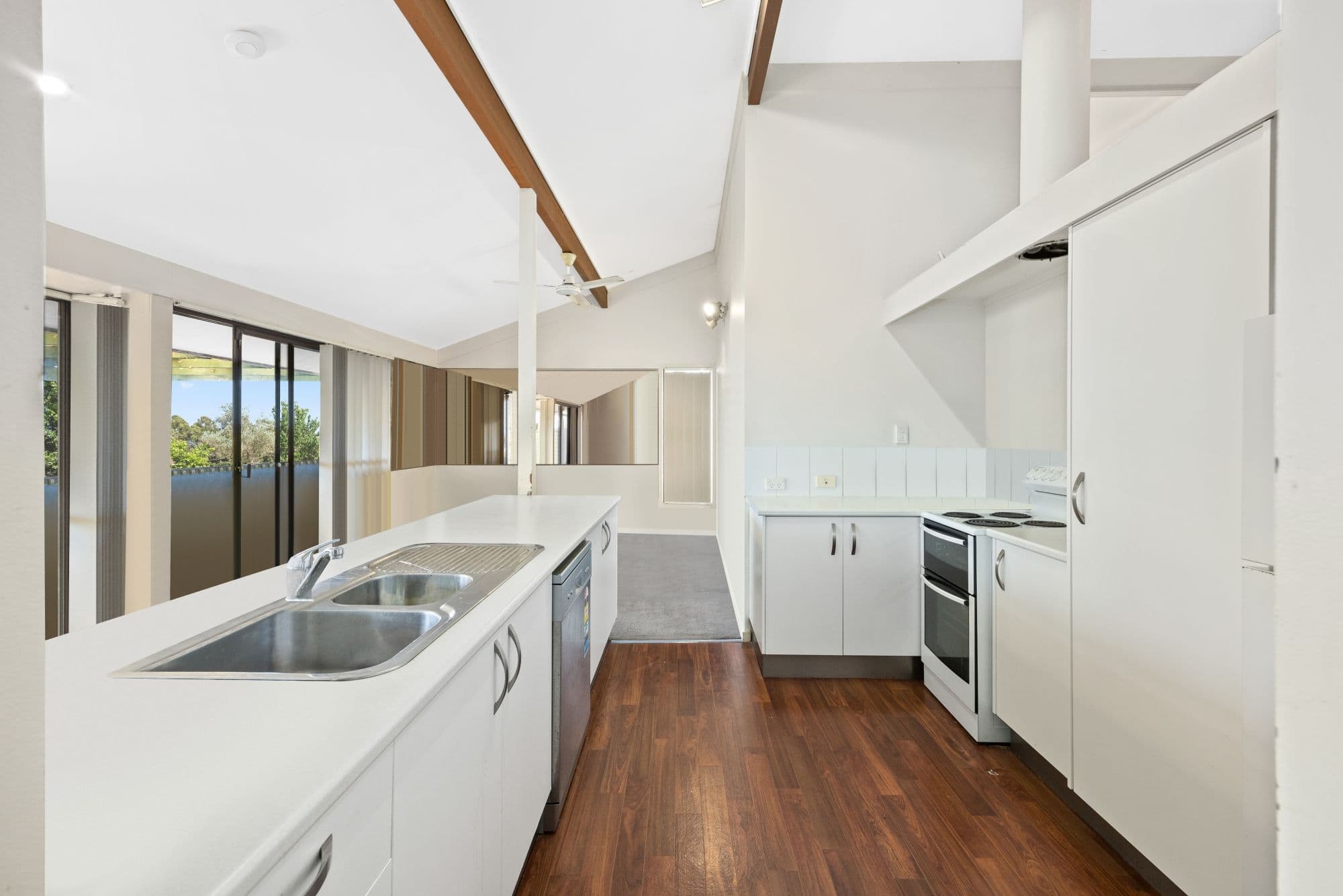 24 Goodman Close, Highland Park QLD 4211, Highland Park - Thumbnail 4