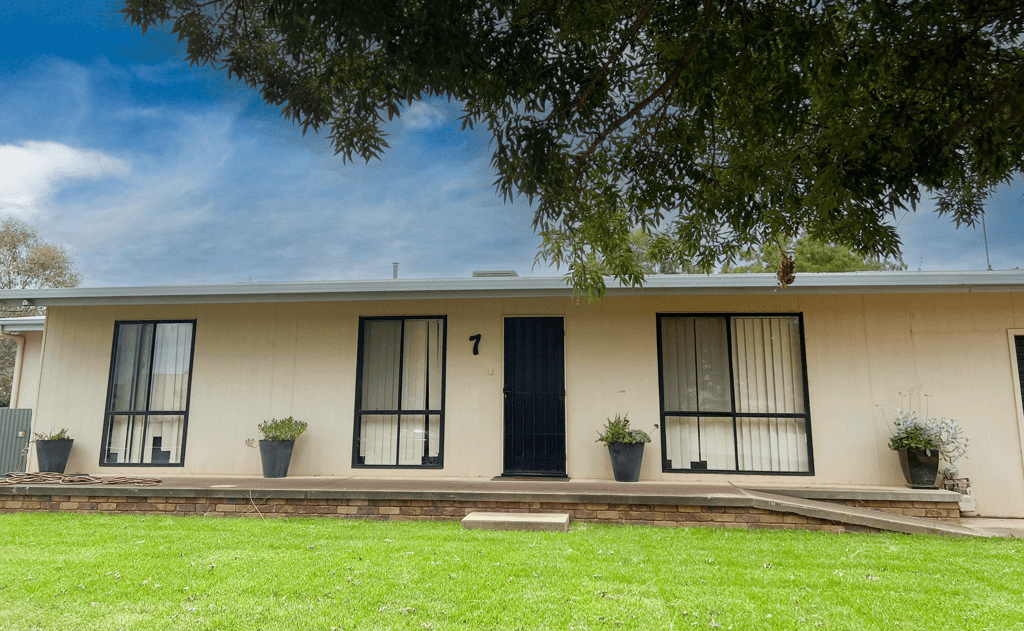 7 Cypress Street, West Wyalong NSW 2671, West Wyalong - Image 1