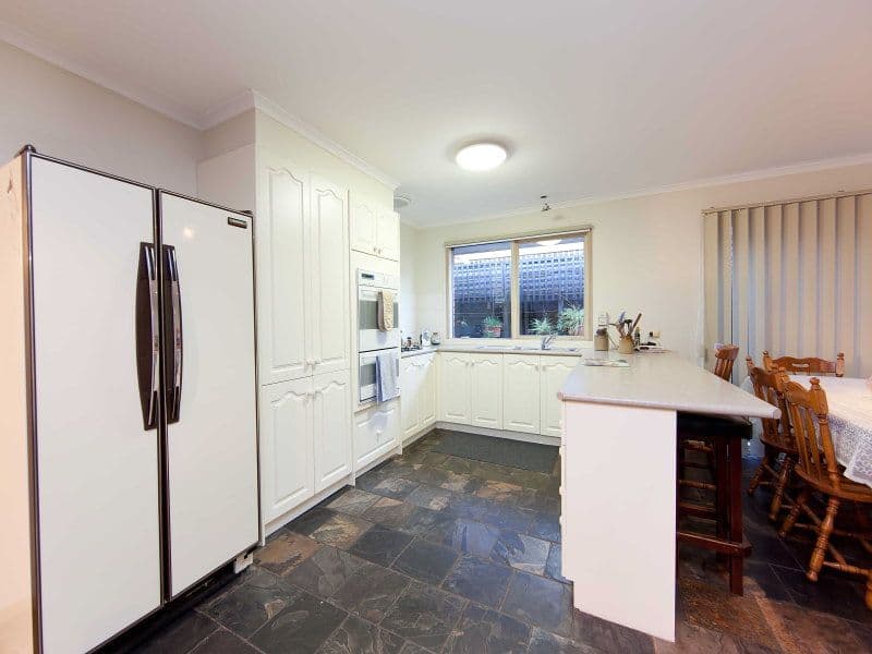 13 Fieldlark Court, CARRUM DOWNS VIC 3201, Carrum Downs - Thumbnail 2