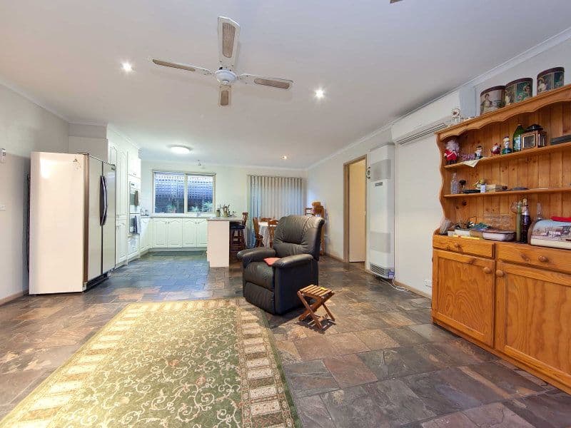 13 Fieldlark Court, CARRUM DOWNS VIC 3201, Carrum Downs - Thumbnail 3