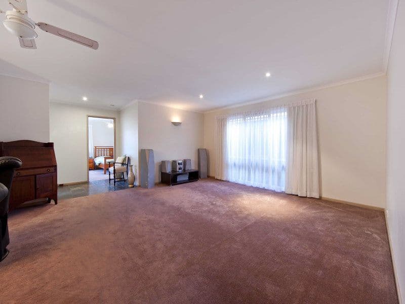 13 Fieldlark Court, CARRUM DOWNS VIC 3201, Carrum Downs - Thumbnail 4