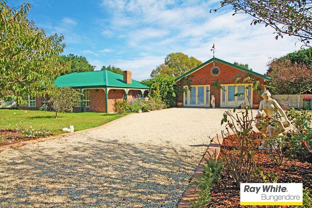 18 Elmslea Drive, Bungendore - Image 1