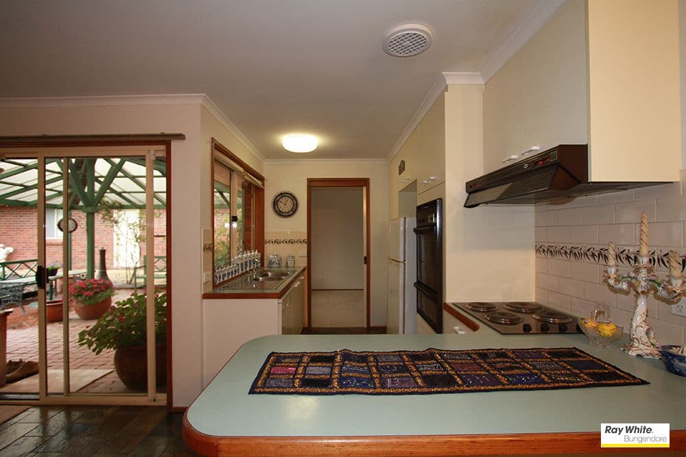 18 Elmslea Drive, Bungendore - Thumbnail 2