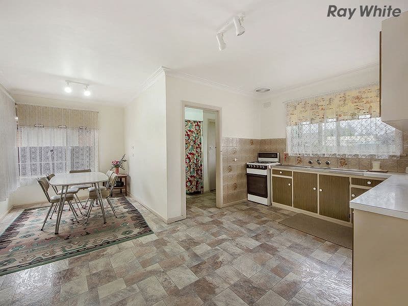 16 Halesworth Street, ST ALBANS VIC 3021, St Albans - Thumbnail 4