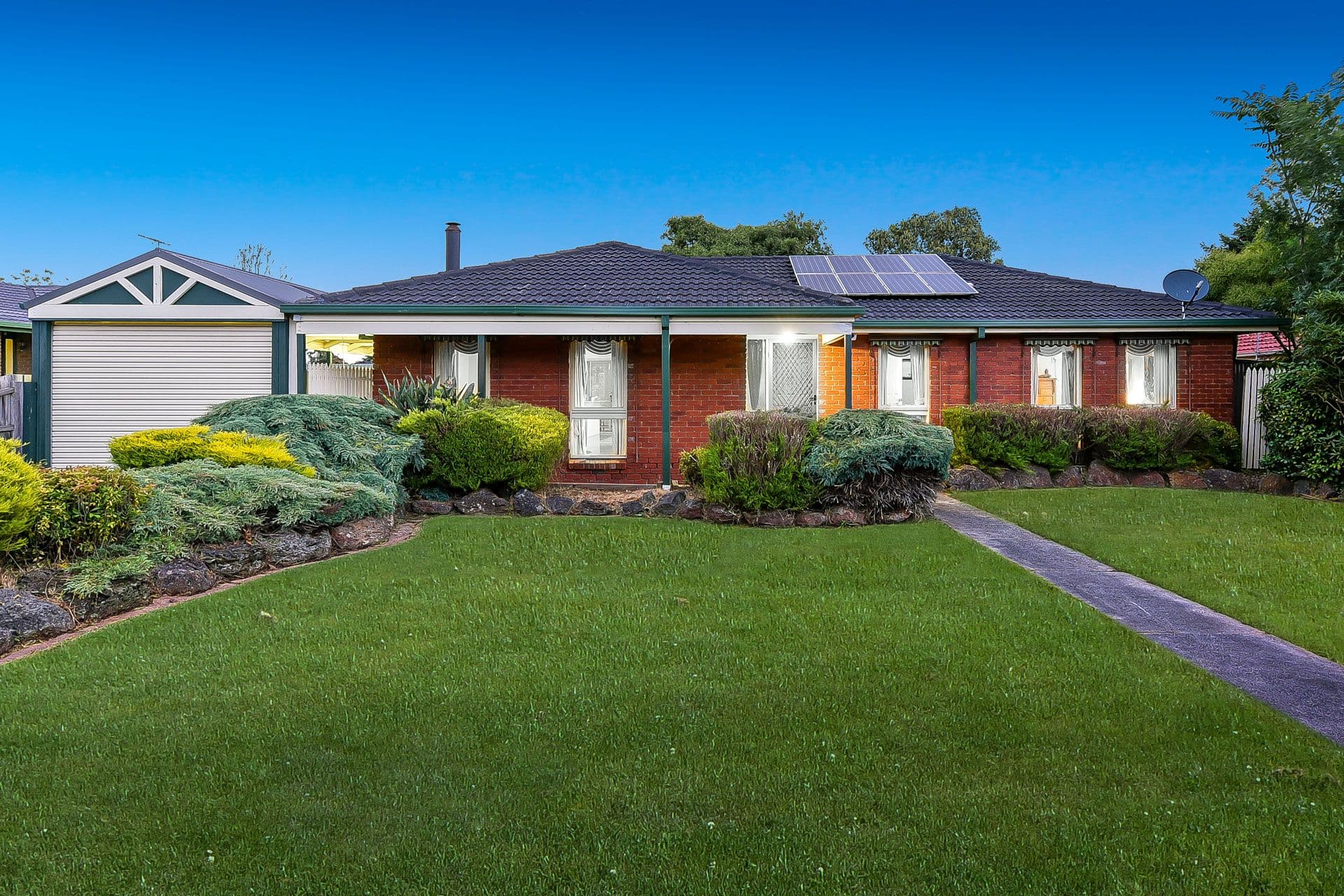8 Greenlaw Crescent, Berwick VIC 3806, Berwick - Image 1