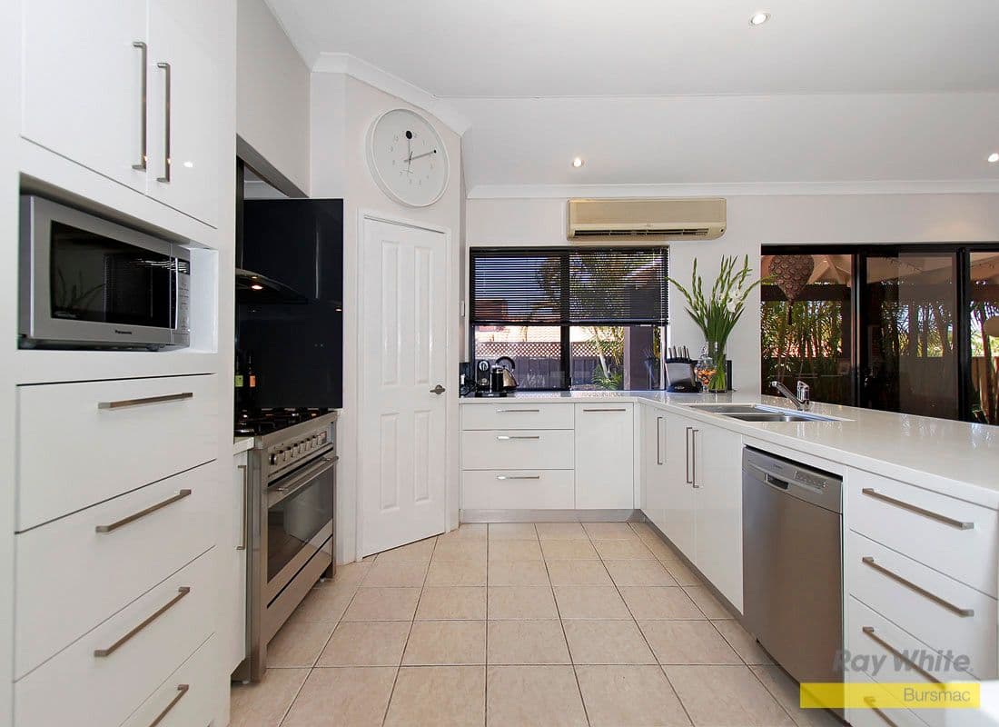 404 Summerlakes Parade, BALLAJURA WA 6066, Ballajura - Thumbnail 2