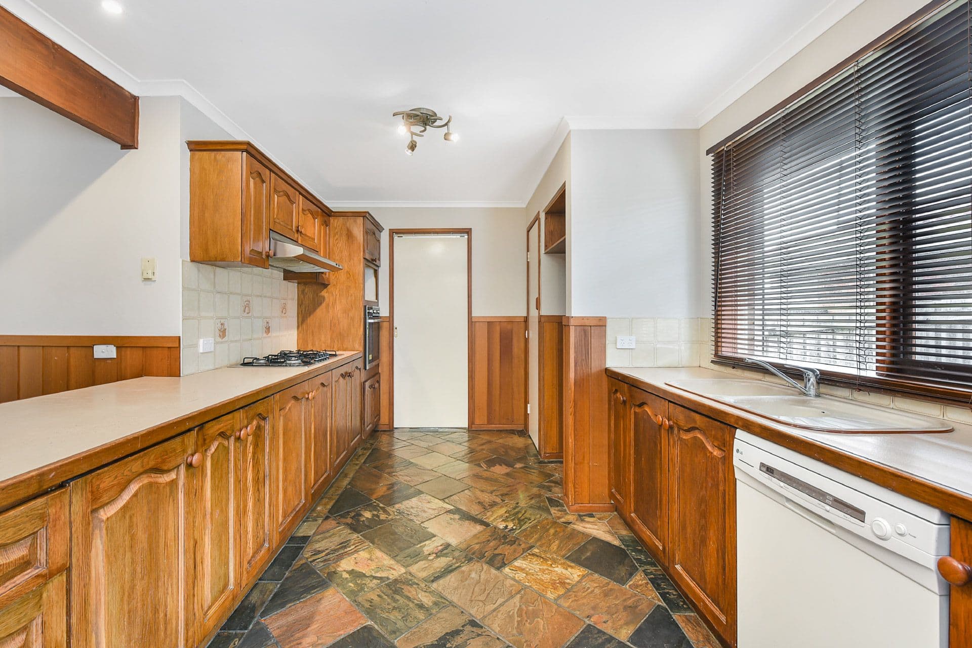 3 Germain Way, LOCKRIDGE, WA, Lockridge - Thumbnail 3
