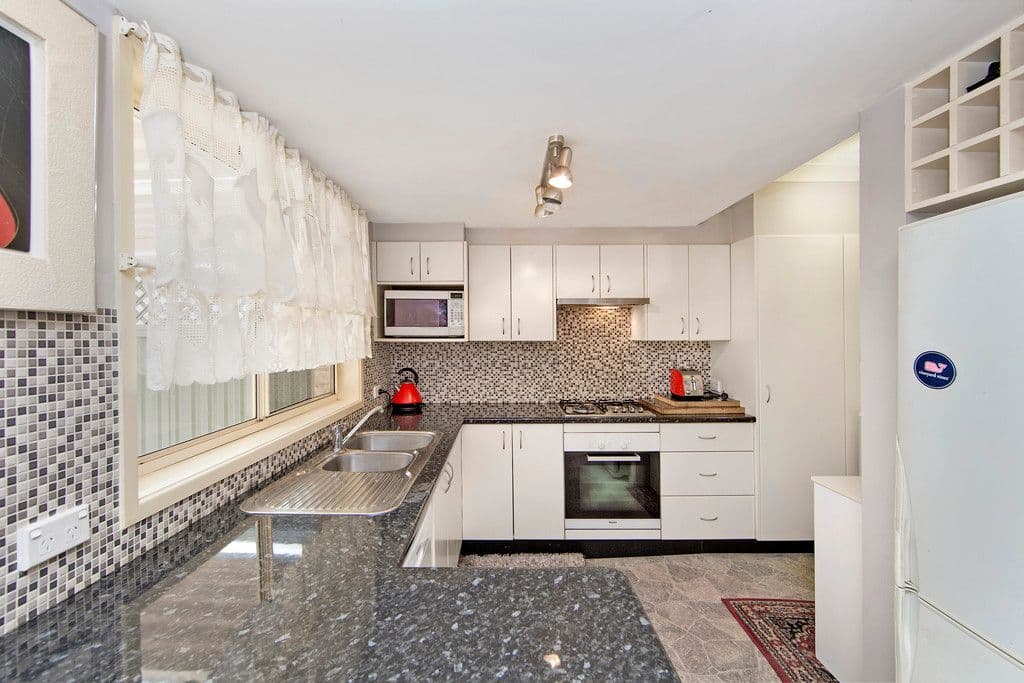 16 Lisa Close, Bateau Bay NSW 2261, Bateau Bay - Thumbnail 2